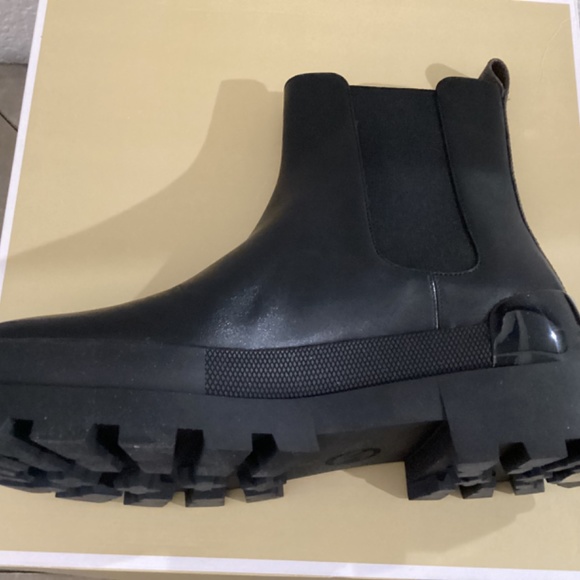 MICHAEL MICHAEL KORS Women's Rowan Pull-On Ankle Chelsea Booties, size 10 - Picture 11 of 14